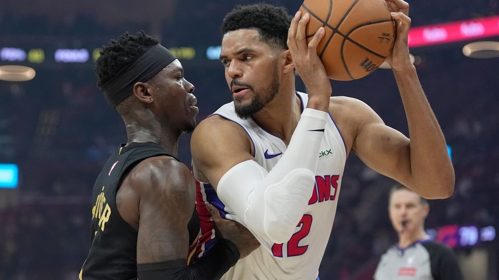 Dennis Schröder (l.) lieferte gegen sein Ex-Team eine starke Vorstellung.