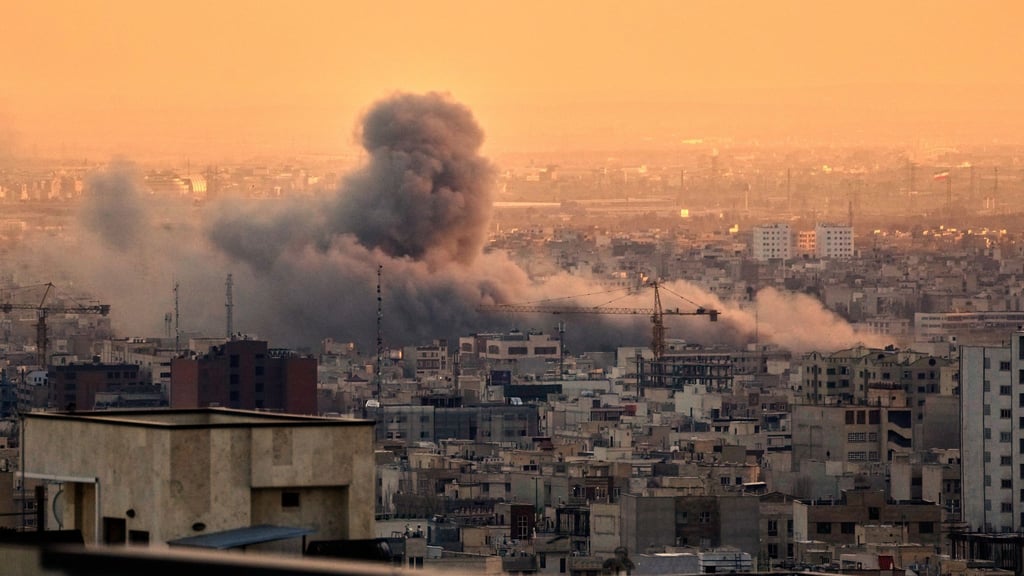 Die israelische Luftwaffe hat erneut Militäranlagen im Iran angegriffen.