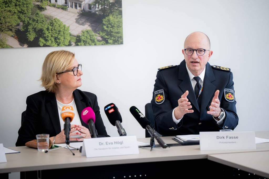 Bremens Innensenatorin Eva Högl (SPD) und Bremens Polizeipräsident Dirk Fasse gaben einen Einblick in die Arbeit der Polizei.