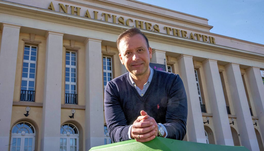 Svetoslav Borisov dirigiert zum Kurt-Weill-Fest sein erstes  Sinfoniekonzert der Anhaltischen Philharmonie. 