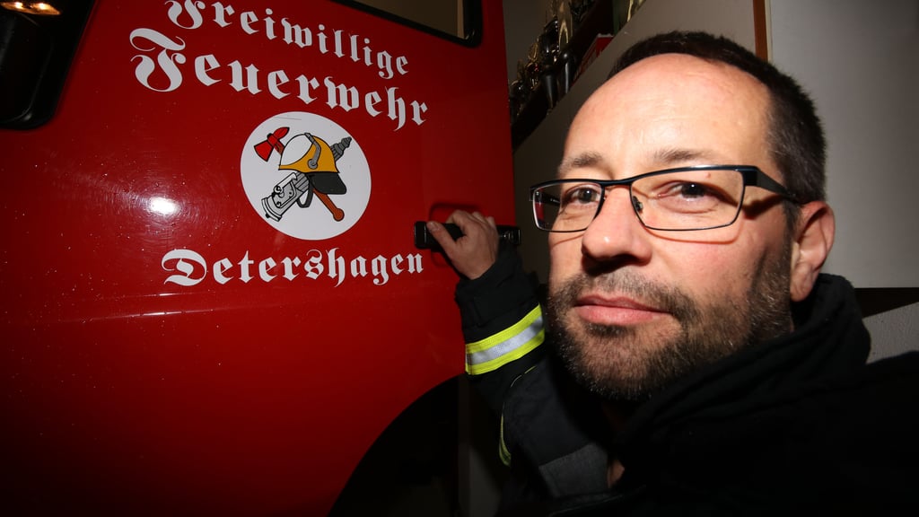 Detershagens Ortswehrleiter Denny Rosadzinski verabschiedet sich aus der Leitungsposition - er bleibt dennoch weiterhin aktives Mitglied der Feuerwehr.