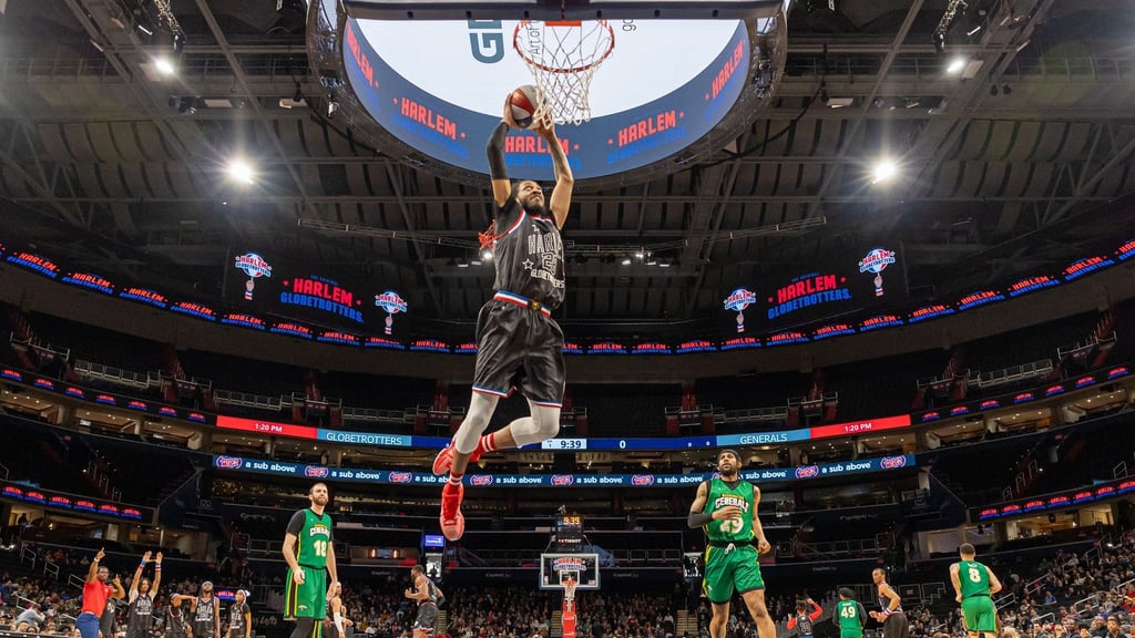 Auf spektakuläre Aktionen der Harlem Globetrotters, so wie hier auf einem Archivfoto, können sich die Fans am 10. Mai in Weißenfels freuen. 