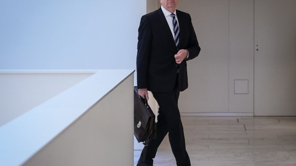 Brandenburgs Ministerpräsident Dietmar Woidke stellt mit CDU-Landeschef Jan Redmann den Koalitionsvertrag von SPD und CDU vor.