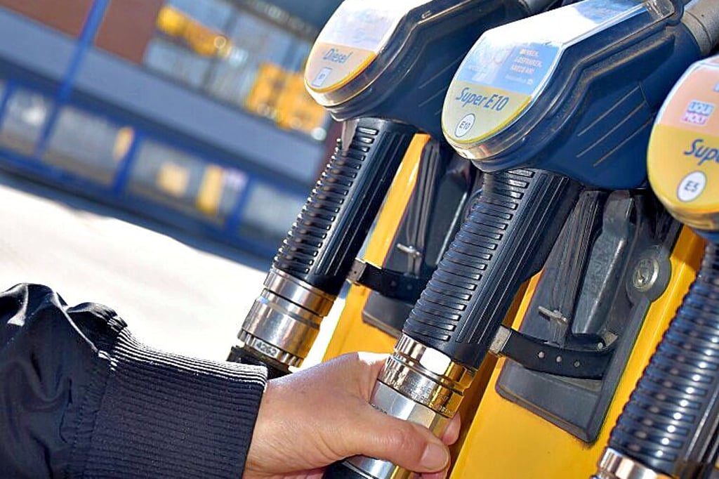 Wer sein Auto betanken will, muss zurzeit auch in Zeitz  tief in die Tasche greifen.