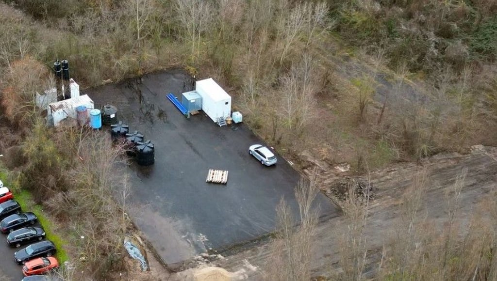 Auf dem Gelände der ehemaligen Giftgasfabrik "Orgacid" wird das Grundwasser geprüft. Woher gefundene Schadstoffe stammen, ist nach wie vor unklar.