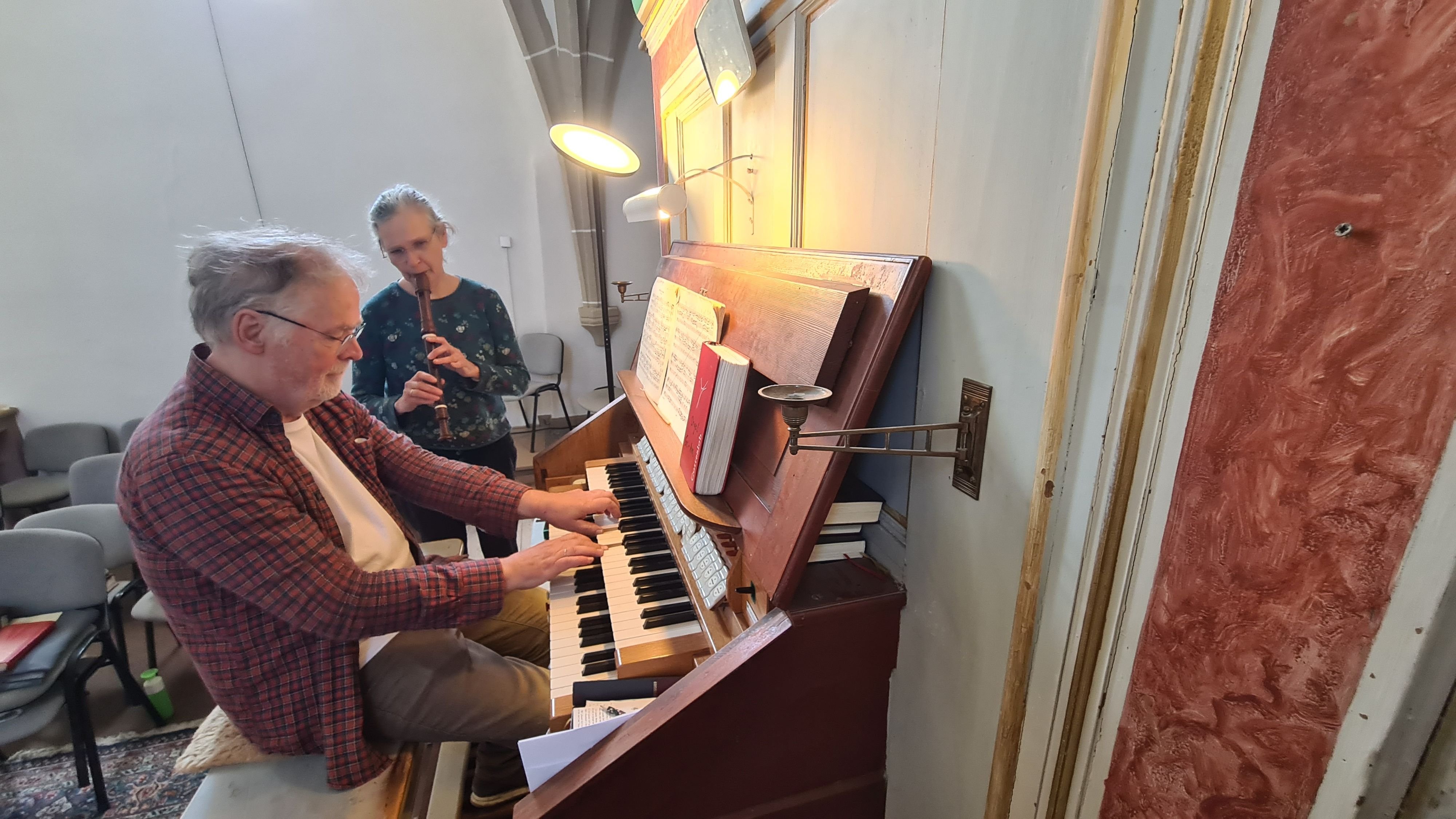 Magische Klänge der Fastenzeit: Musikalische Fastenandacht berührt Herzen in Groß Ammensleben