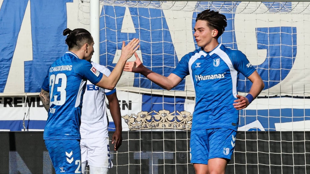 Beim 1. FC Magdeburg wird wohl Dariusz Stalmach (r.) für das Spiel bei der SV Elversberg in die Startelf rücken.
