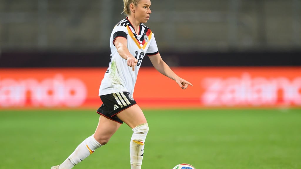 Dirigentin im DFB-Team: Linda Dallmann.