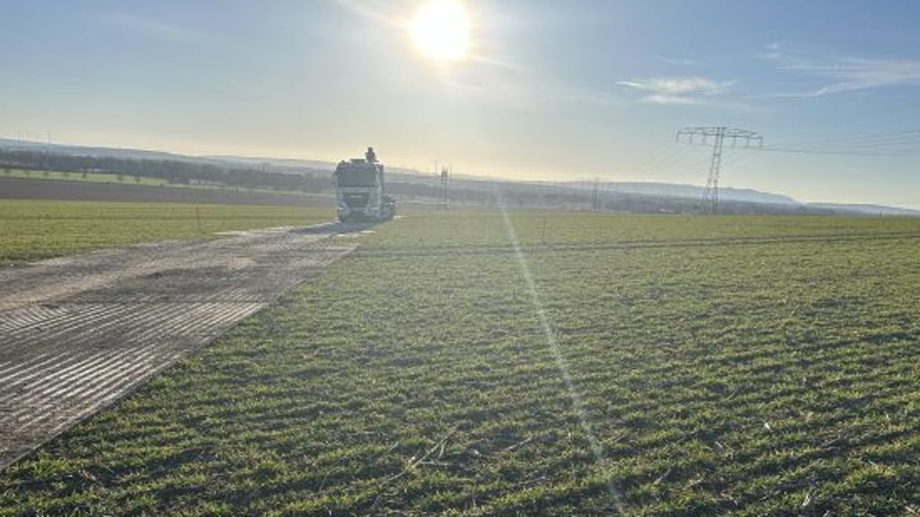 Der Bau von Abschnitt Nord der Höchstspannungsleitung von 50Hertz ist jetzt bei Allstedt gestartet.