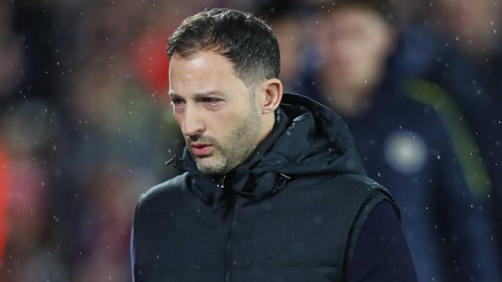 Fenerbahce-Trainer Domenico Tedesco, früher Coach bei RB Leipzig, soll im Krankenhaus sein