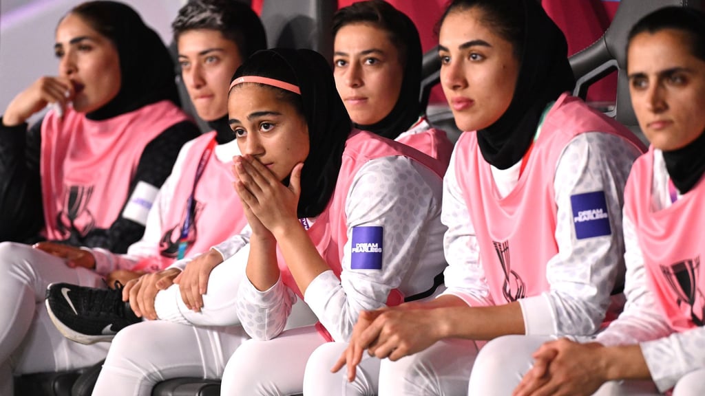 Irans Fußballerinnen haben Angst um ihre Familien.