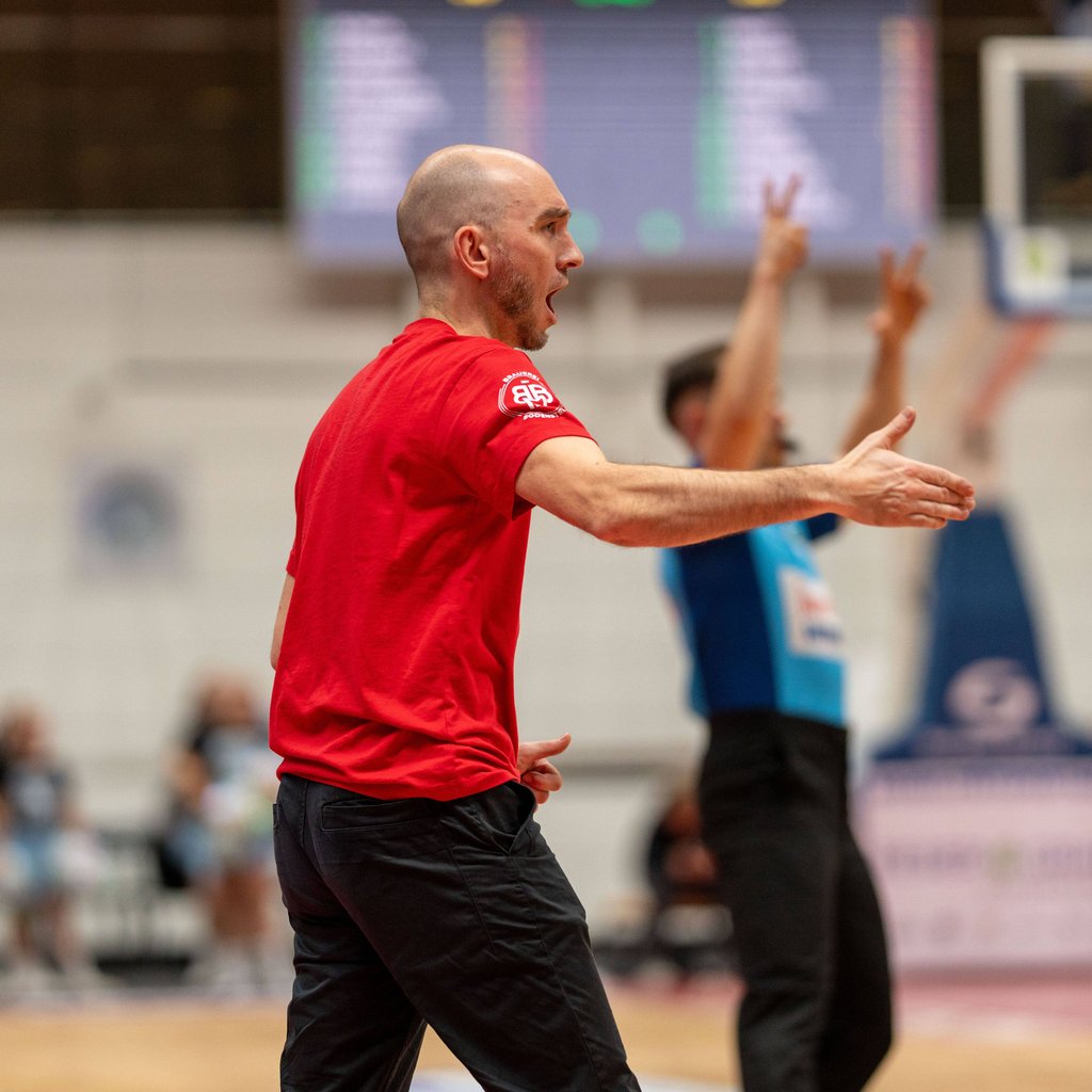 Eiko Potthast hofft auf einen gelungenen Freitagabend aus Sicht der SBB Baskets in heimischer Halle.
