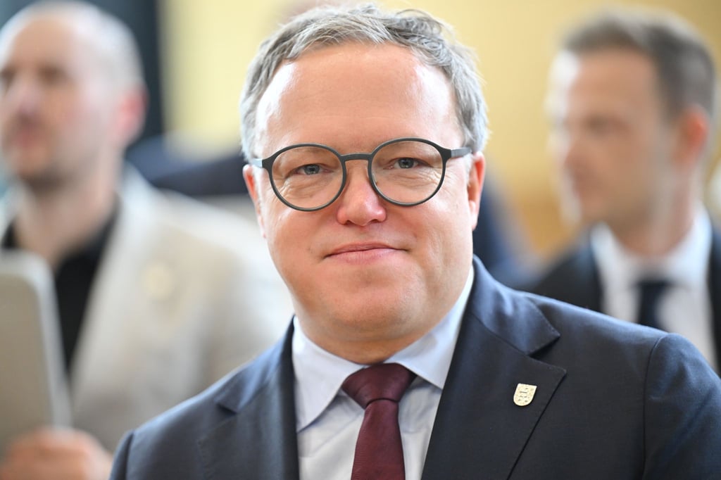 „Mit Social Media haben Depressionen und Angststörungen bei Kindern und Jugendlichen dramatisch zugenommen“, sagt Thüringens Ministerpräsident Mario Voigt. (Archivbild)
