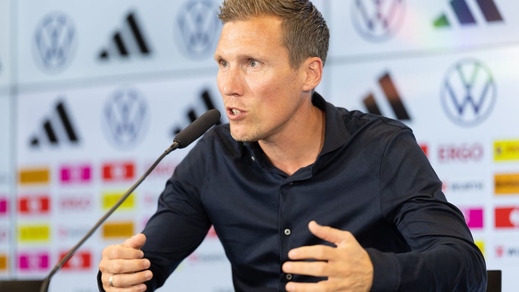 U20-Nationaltrainer Hannes Wolf lobt Einführung einer U21-Liga (Archivbild).