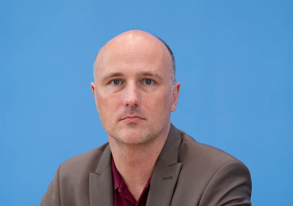 Der Grünen-Kulturpolitiker Sven Lehmann befürchtet ein „Klima der Vorzensur“. (Archivbild)