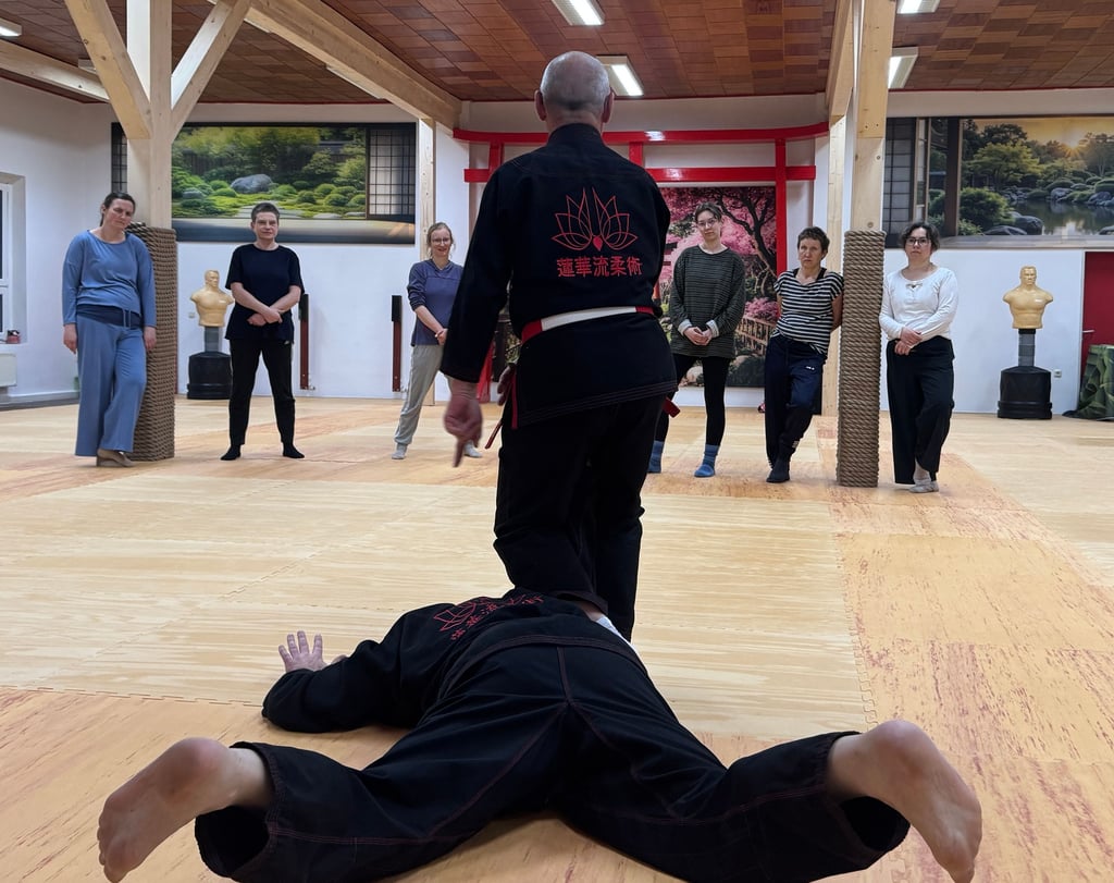 Selbstverteidigung gibt vielen Teilnehmerinnen mehr Sicherheit und Selbstbewusstsein – nicht nur im Training, sondern auch auf dem Heimweg im Alltag.