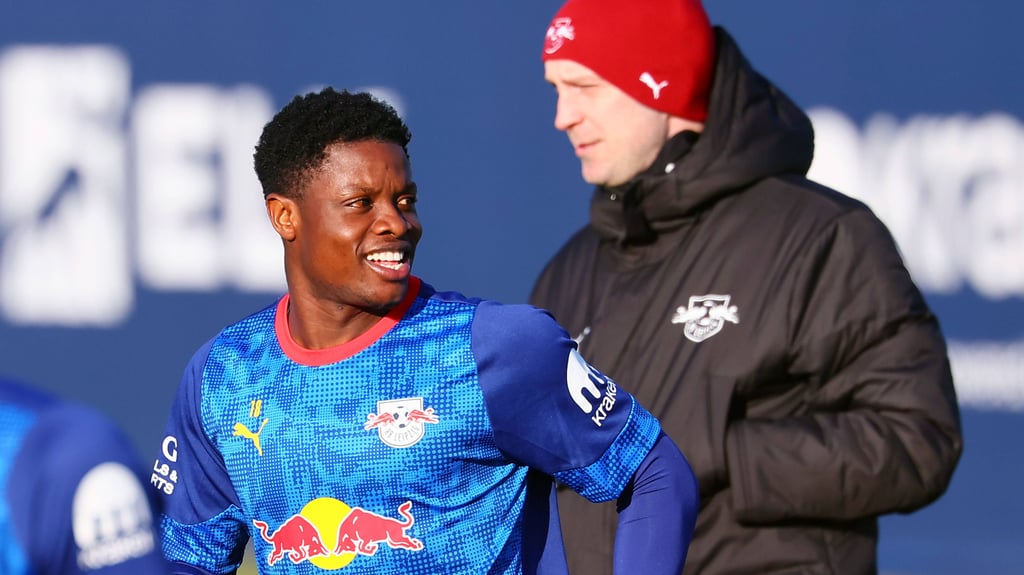 Beruft Trainer Ole Werner (r.) Suleman Sani erstmals in den RB-Kader?