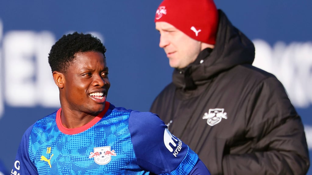 Beruft Trainer Ole Werner (r.) Suleman Sani erstmals in den RB-Kader?