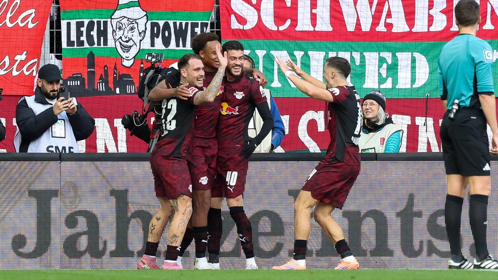 Eine Szene aus dem Hinspiel beim FC Augsburg.