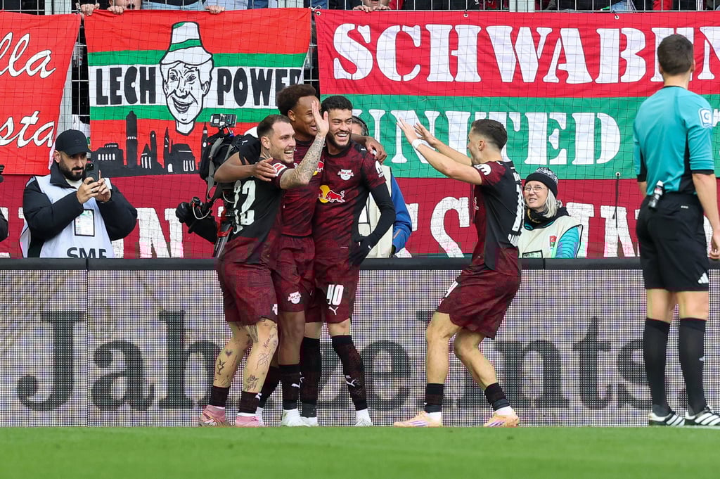 Eine Szene aus dem Hinspiel beim FC Augsburg.