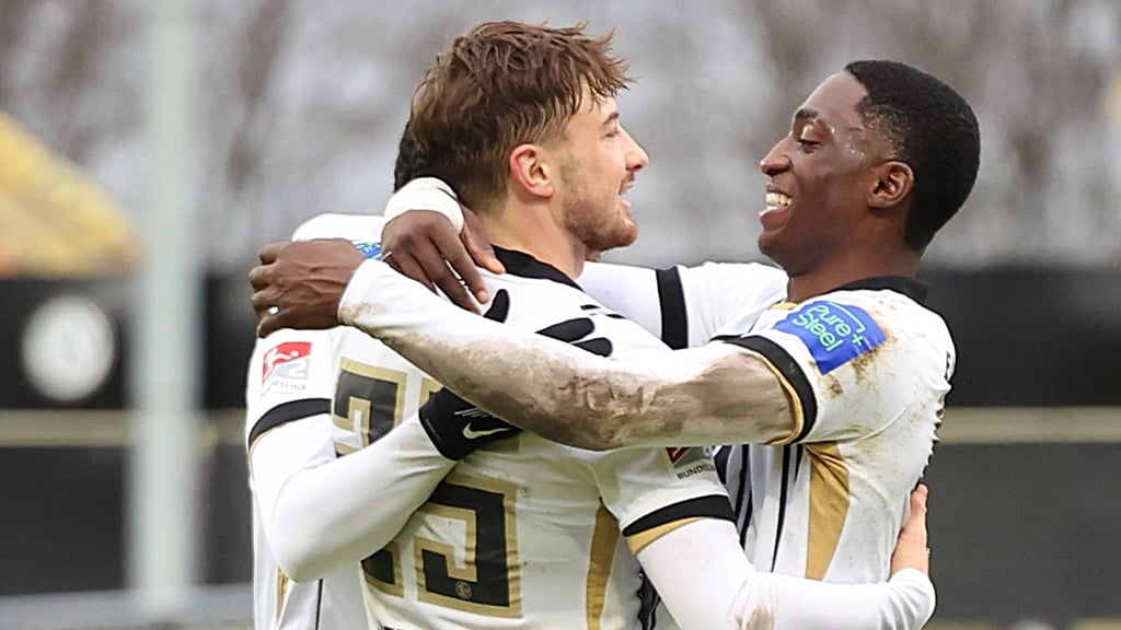 Lukas Petkov und die SV Elversberg spielen um den Aufstieg in die Bundesliga mit. Am Freitag hat die SVE den 1. FC Magdeburg in der 2. Bundesliga zu Gast.