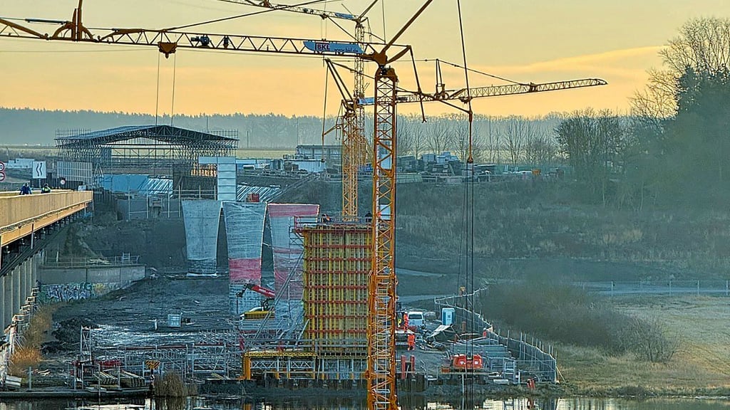 Blick von Pouch zur Ostseite mit demTaktkeller