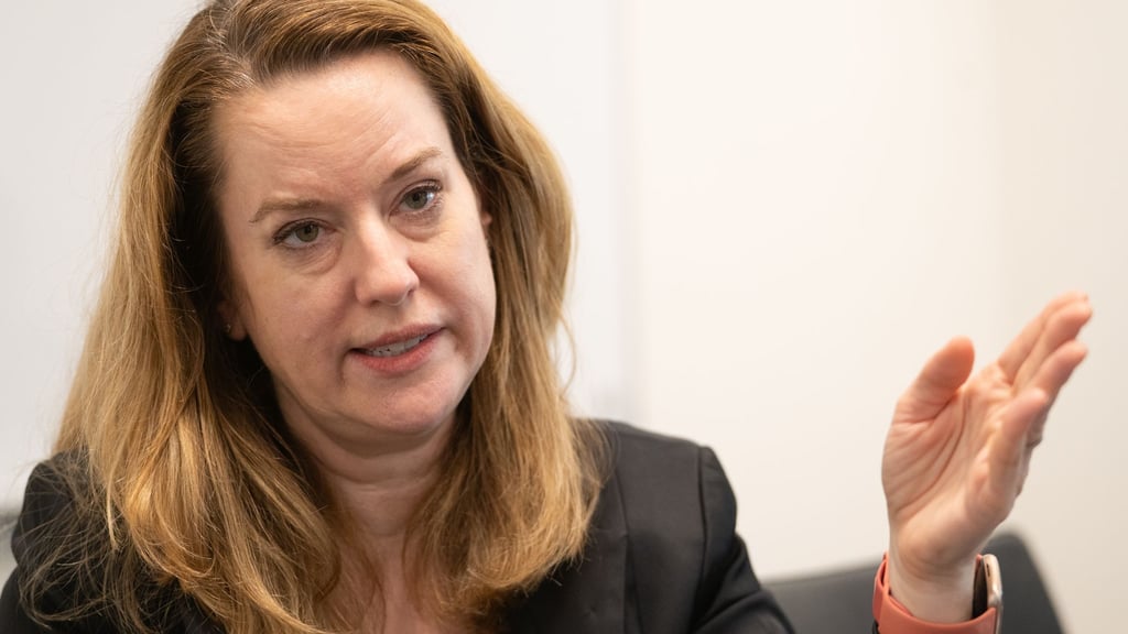 Amy Pope, Chefin der UN-Organisation für Migration, rät wegen des Iran-Kriegs zur Notfallplanung.