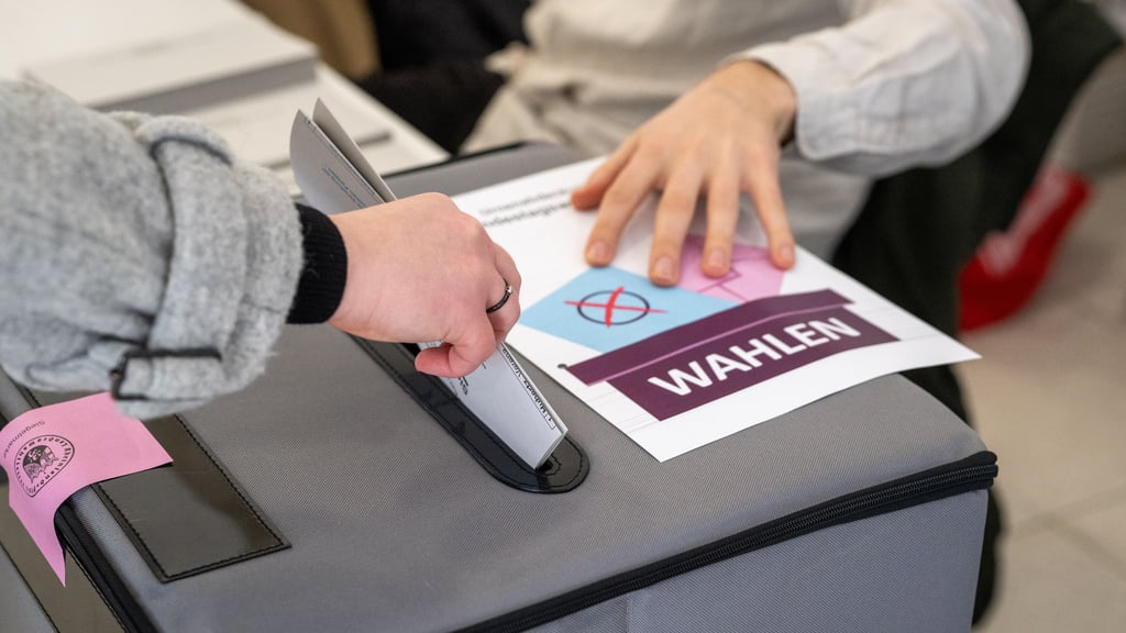 Zur diesjährigen Landtagswahl gibt es mehr Geld für Wahlhelfer. Der Burger Stadtrat stimmt bei der nächsten Sitzung final über die Erhöhung des Erfrischungsgeldes ab. 