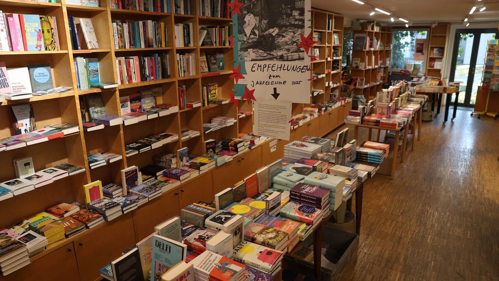 Der Deutsche Buchhandlungspreis würdigt die Rolle kleiner Buchläden. Doch diesmal widerspricht der Kulturstaatsminister in drei Fällen der Jury.