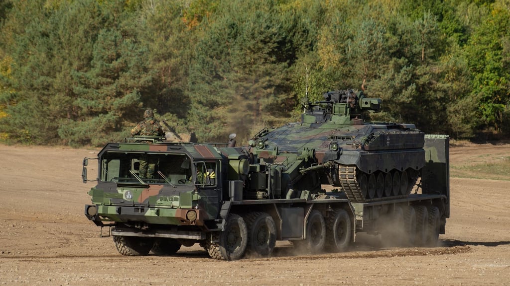 Ein Schwerlasttransporter vom Typ „Elefant“ brannte. (Symbolbild)