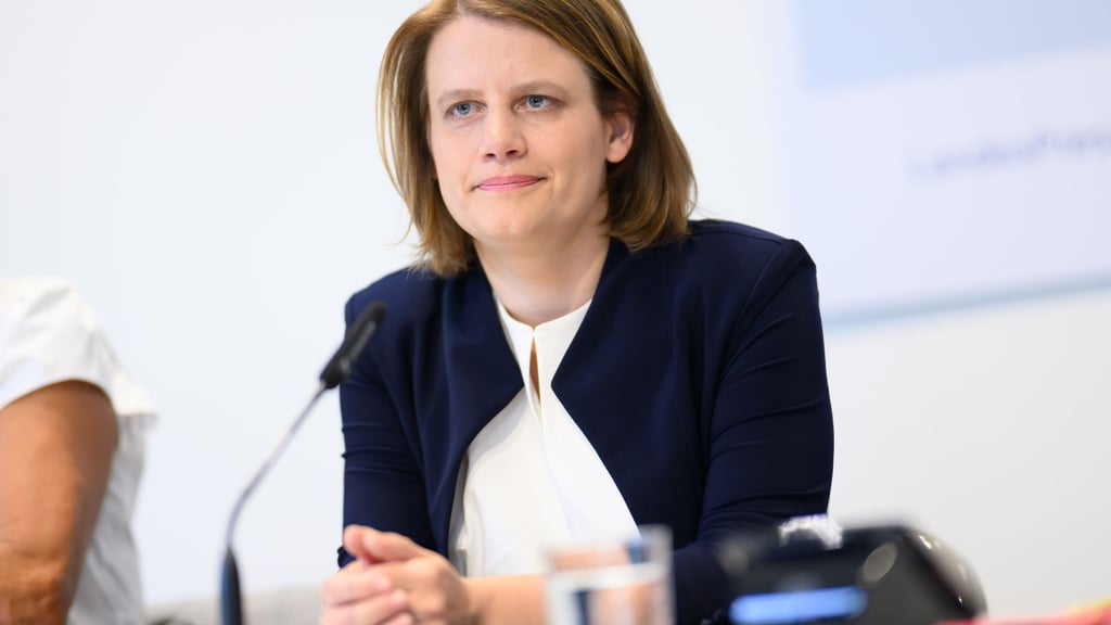 Sie sieht in der Oberstufenreform eine Chance auf Modernisierung und Bildungsgerechtigkeit: Kultusministerin Julia Willie Hamburg. (Archivbild)