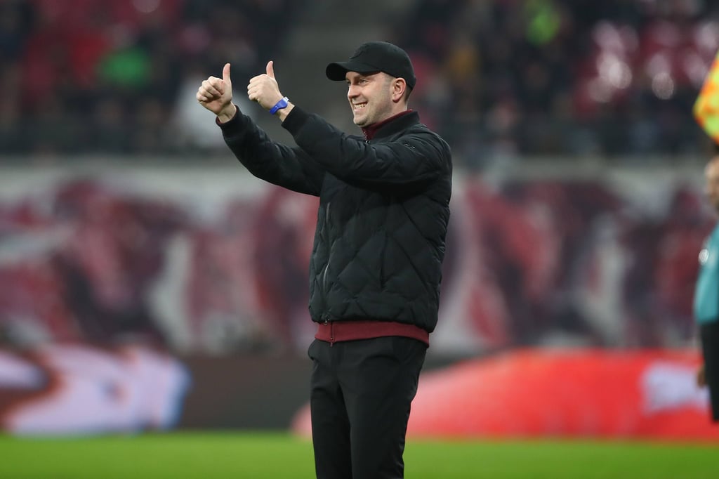 Ole Werner reckt die Daumen.