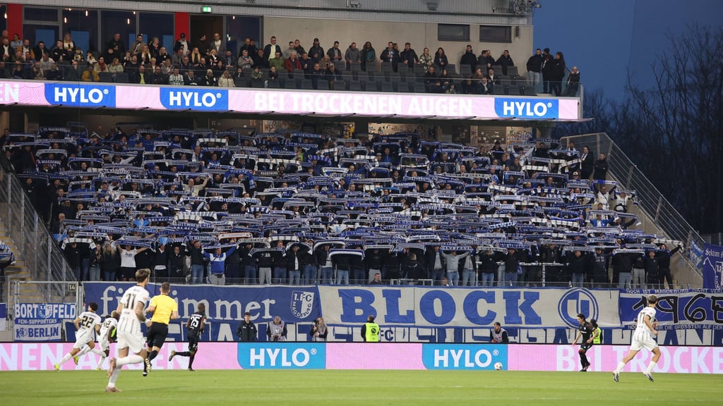 Rund 600 Fans hatte den 1. FC Magdeburg nach Elversberg begleitet.