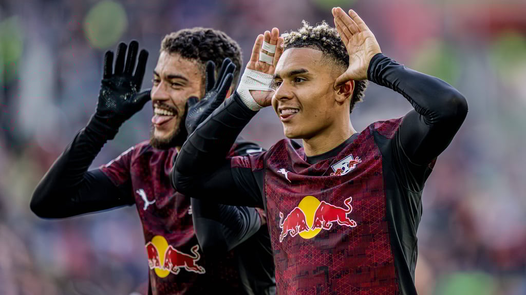 Stehen gegen den FC Augsburg in der Startelf: RB-Stürmer Romulo (l.) und Flügeldribbler Antonio Nusa