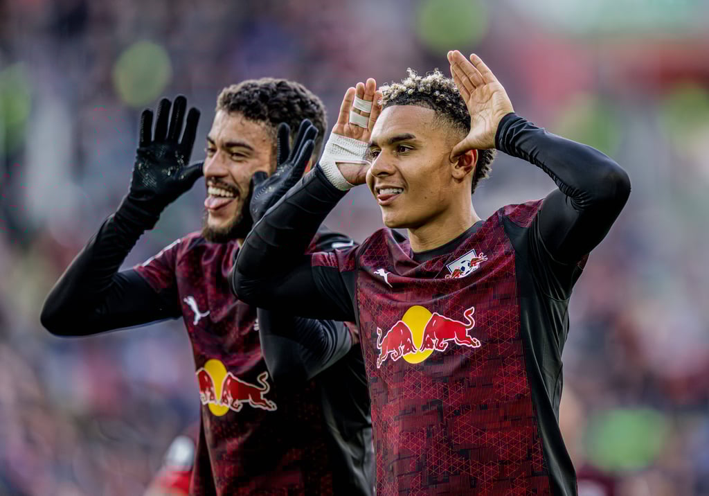 Stehen gegen den FC Augsburg in der Startelf: RB-Stürmer Romulo (l.) und Flügeldribbler Antonio Nusa