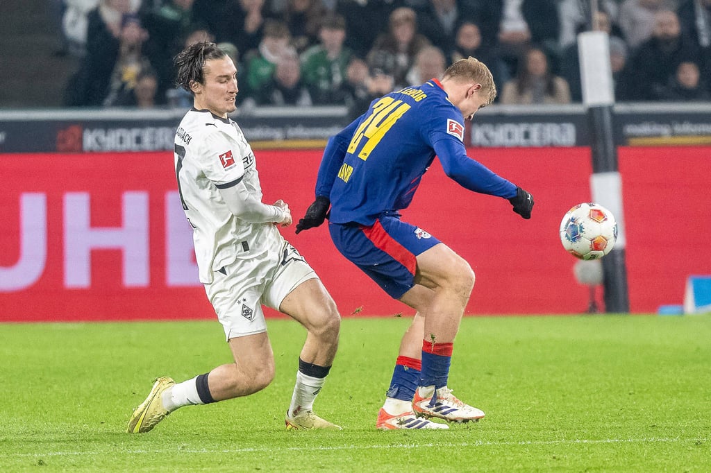 Nachfolgeregelung: Gladbachs Rocco Reitz (l.) soll RB-Sommerabgänger Xaver Schlager ersetzen.