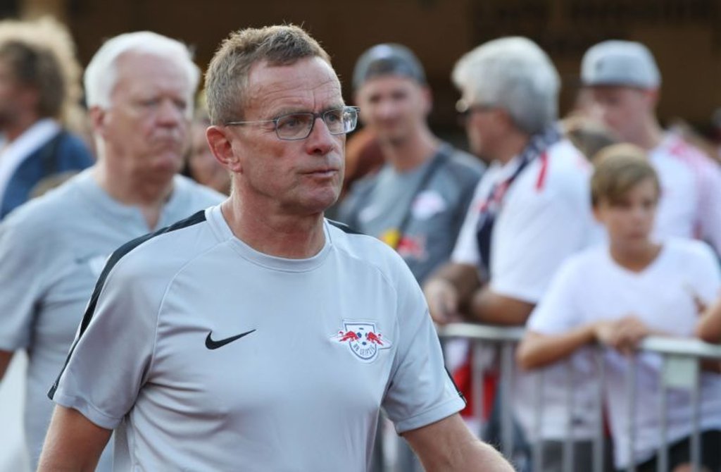 Ralf Rangnick ist nicht nur Trainer und Sportdirektor, sondern nun auch noch Manndecker für Nordi Mukiele und Dayot Upamecano.