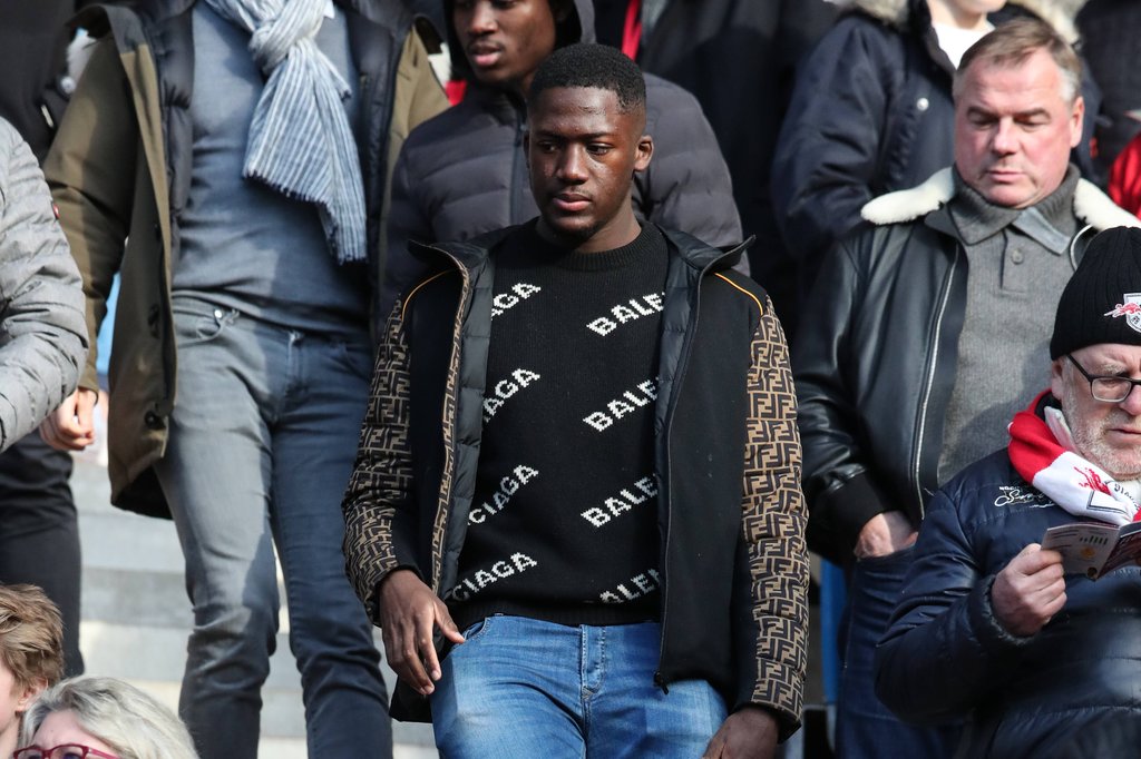 Ibrahima Konaté in zivil als Zuschauer beim RB-Heimspiel gegen Werder Bremen.