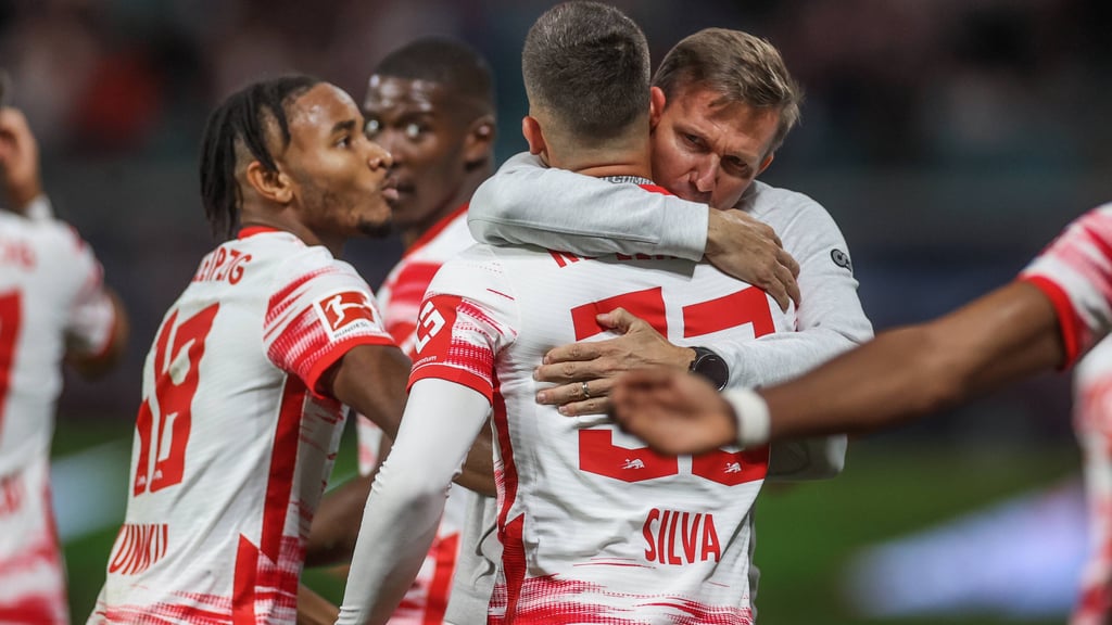 Innige Umarmung: Marsch bedankt sich bei André Silva.