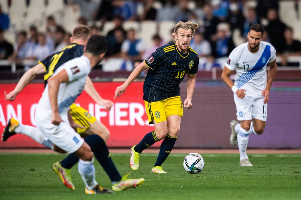 Emil Forsberg (2.v.r.) zieht im schwedischen Mittelfeld die Fäden. 