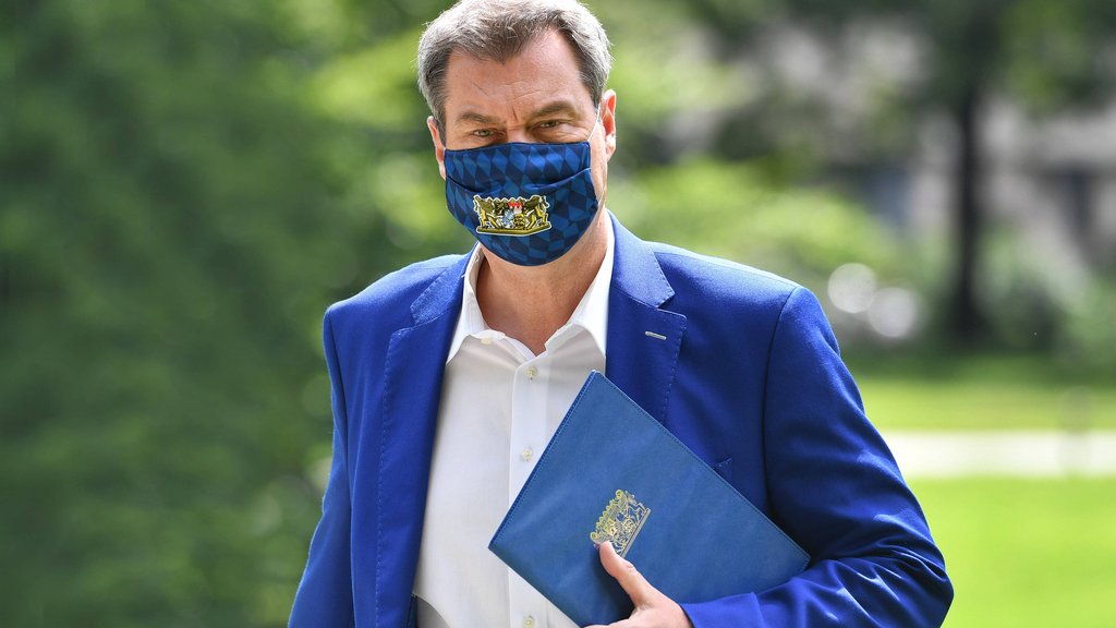 CSU-Chef Markus Söder mit Maske in München.