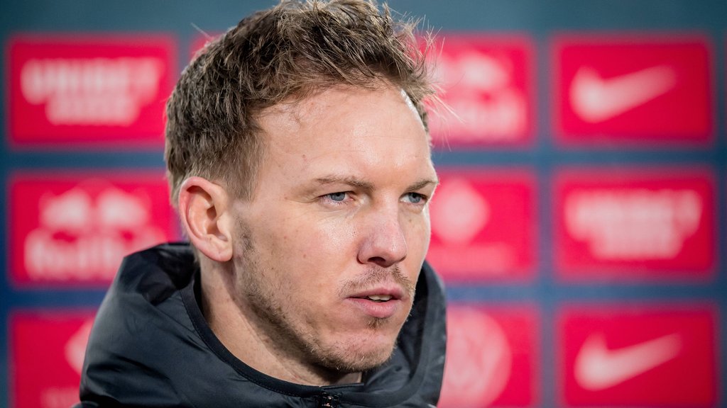 Julian Nagelsmann hält die Bälle im Meisterennen gegen den FC Bayern flach.