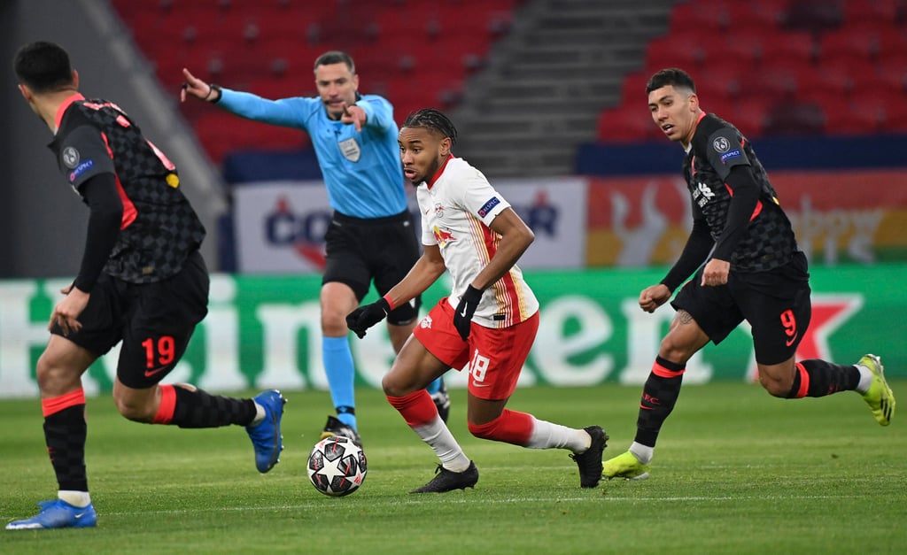 Slavko Vincic pfeift RB Leipzig gegen FC Brügge.