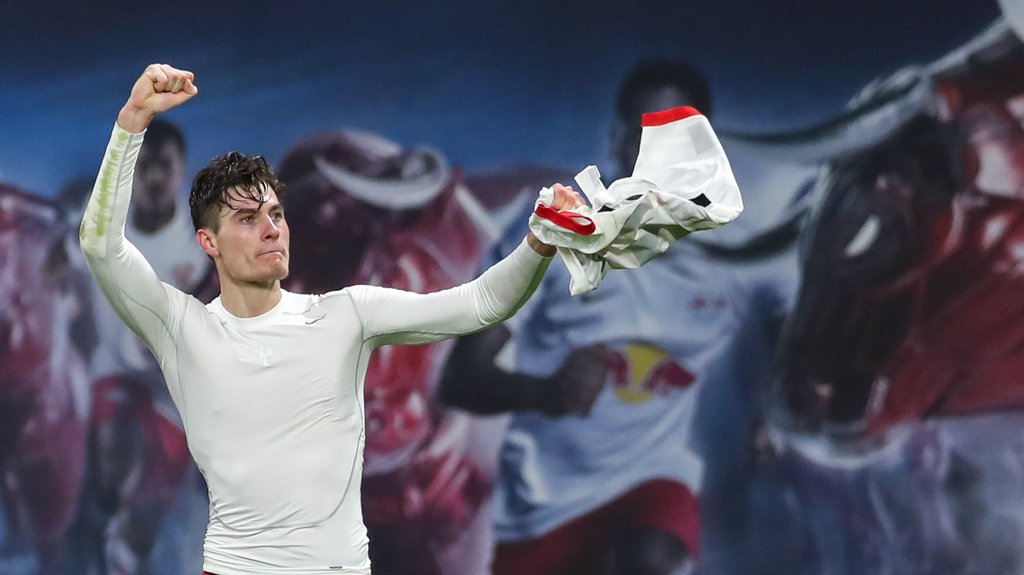 Leipzigs Torschütze zum 2:1 jubelt: Patrick Schick.