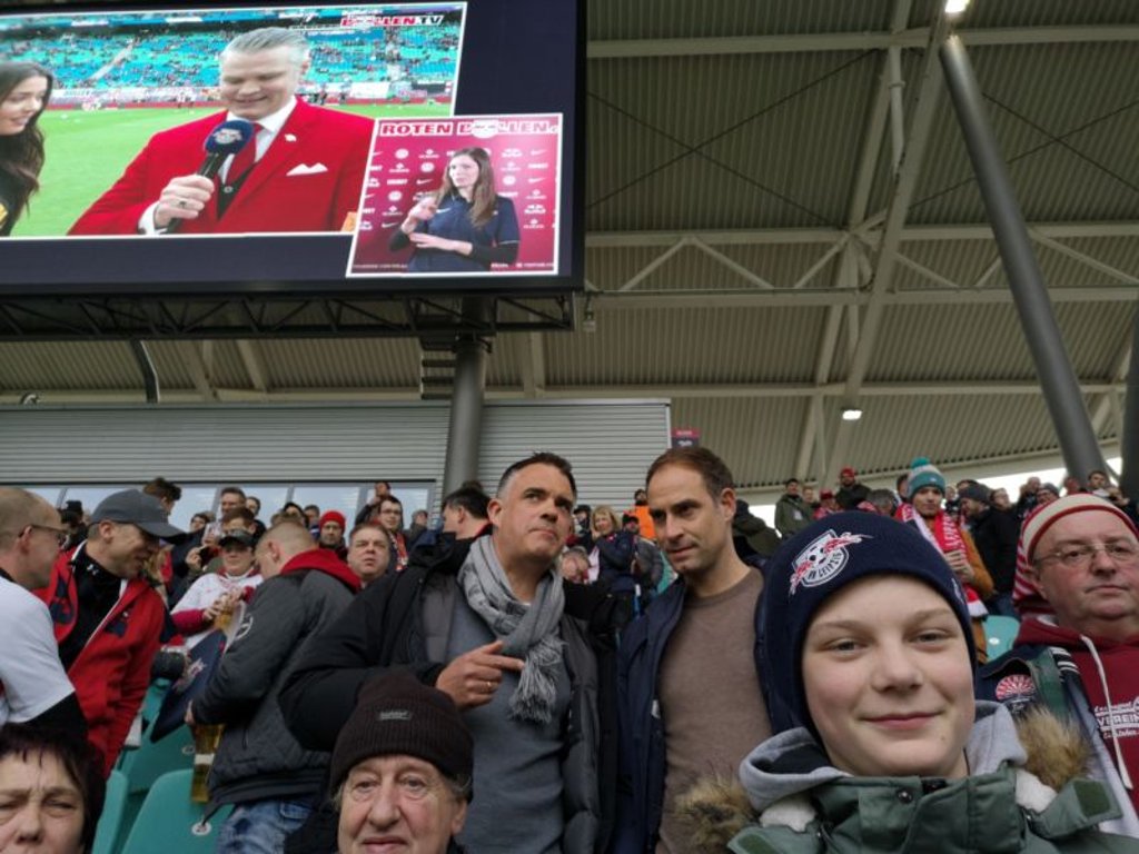 Oliver Mintzlaff und Ulrich Wolter gingen beim Spiel gegen Augsburg in den Fanblock.