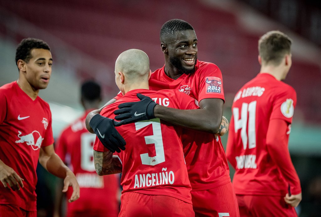 Unwahrscheinlich, dass Upamecano und Angelino beide in der kommenden Saison noch zusammen spielen.