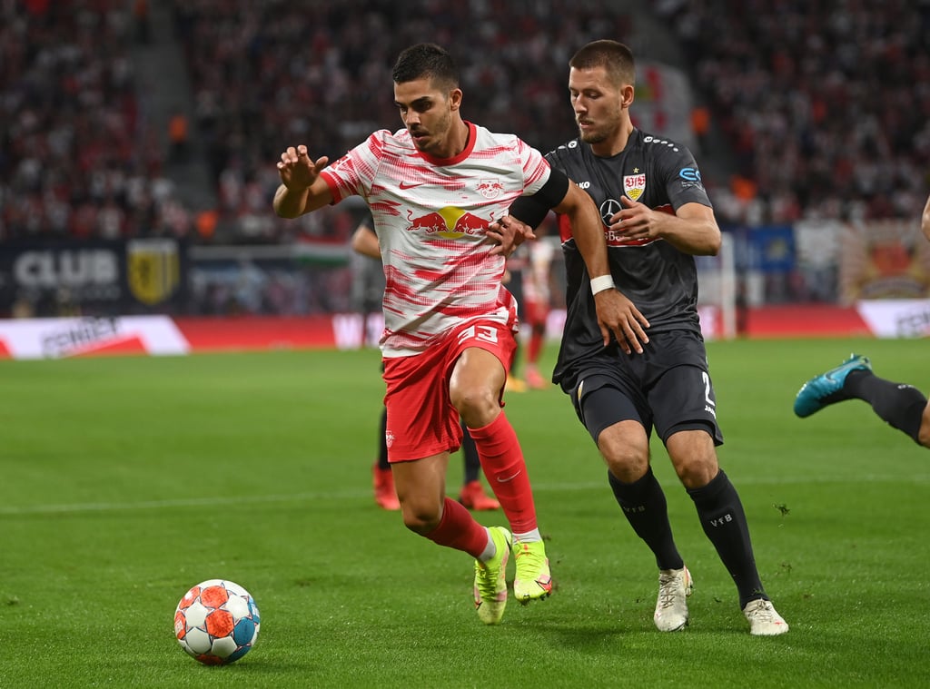 Stürmerstar André Silva (l.) dürfte zu den Großverdienern bei RB zählen.