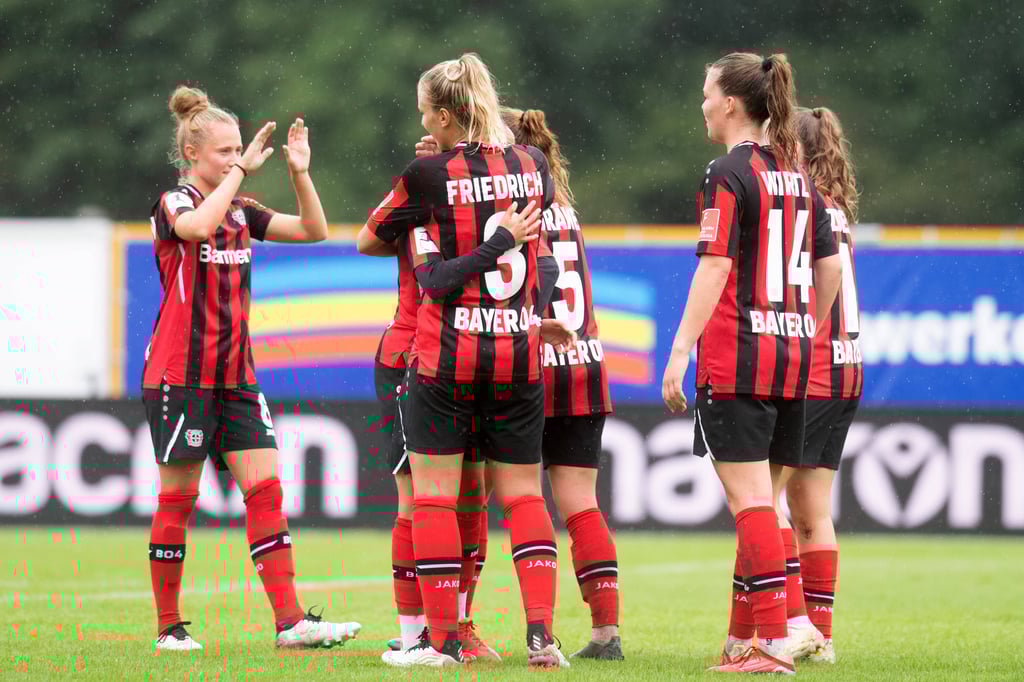 Bayer Leverkusen gastiert im Pokal bei RB Leipzig.