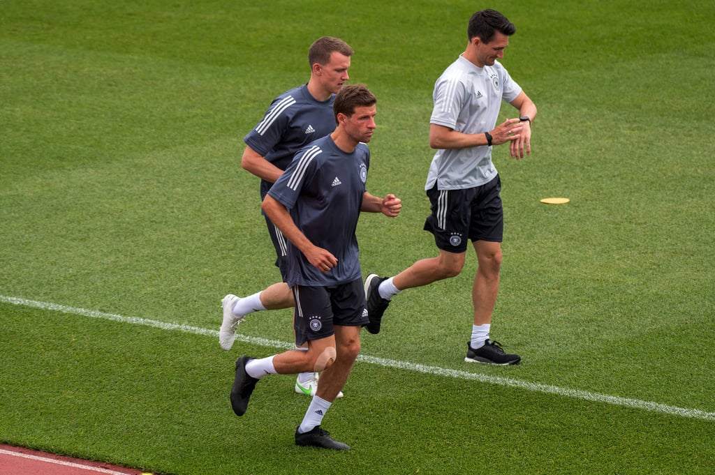 Thomas Müller und Lukas Klostermann im Lauftraining.