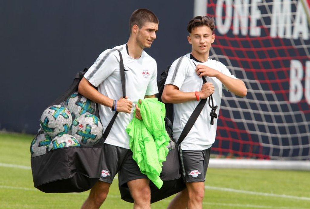 Nicolas Kühn hat bei RB Leipzig keine Perspektive gesehen. Schafft Elias Abouchabaka den Sprung?